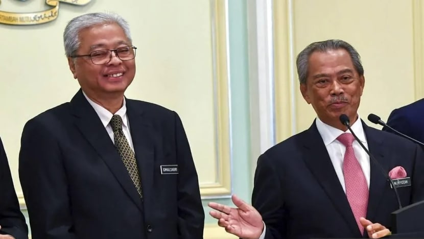 Datuk Seri Ismail Sabri Yaakob dilantik sebagai Perdana Menteri kesembilan hari ini menggantikan Tan Sri Muhyiddin Mohd Yassin (kanan).